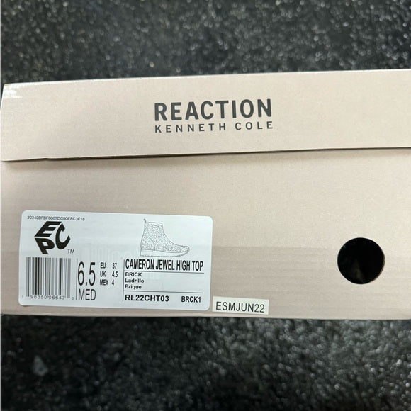 Kenneth Cole REACTION Women's Cameron Jewel Jogger Sneaker New w/ Box Size 6.5