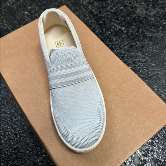 REVITALIGN Women's Marine Slip-on Sneaker New w/ Box Size 5.5