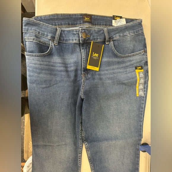 New w/ Tags Lee Womens Legendary 23" Capri Jean Size 18WM