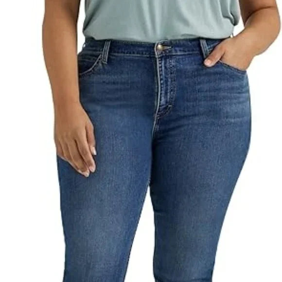 New w/ Tags Lee Womens Plus Size Legendary Mid-Rise 21" Capri Jean Size 18W Medium