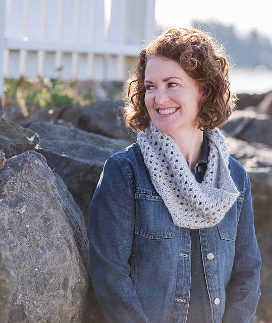A Churchmouse Yarns and Teas Pattern - Over & Over Cowl & Infinity Loop (PDF)