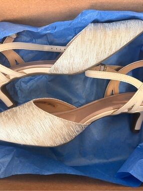 Rockport Women's Total Motion 75mmpth Cross Strap Pump, Silver-Beige Size 7