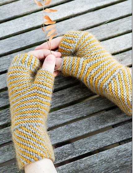 A Juniper Moon Farm Stargazer Pattern - Slanty Bias-Knit Cowl and Mitts (PDF)