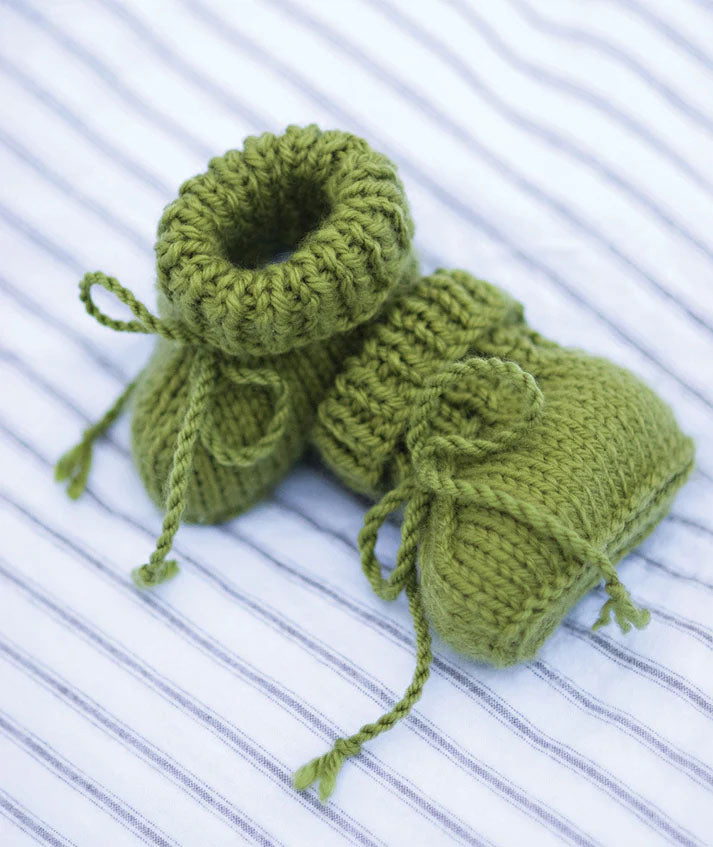 A Churchmouse Yarns and Teas Pattern - Stay-On Baby Booties (in 3 gauges) (PDF)