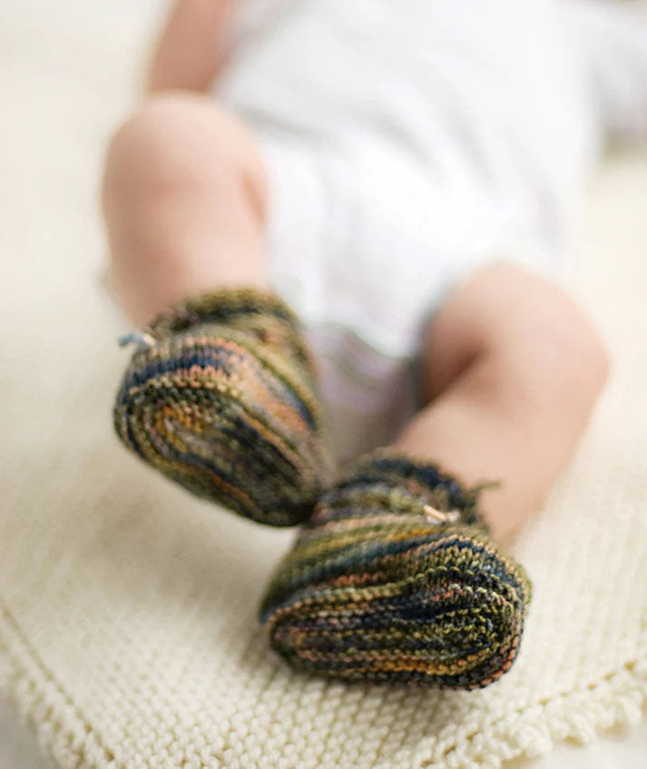 A Churchmouse Yarns and Teas Pattern - Stay-On Baby Booties (in 3 gauges) (PDF)