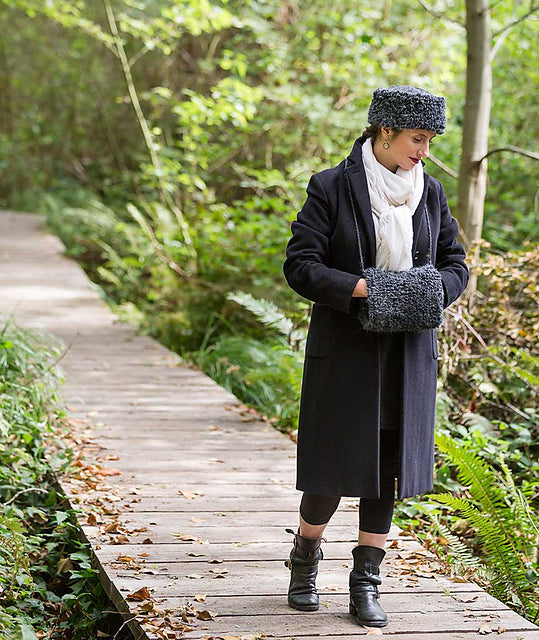 A Churchmouse Yarns and Teas Pattern - Woolly Loop Accessories (PDF)