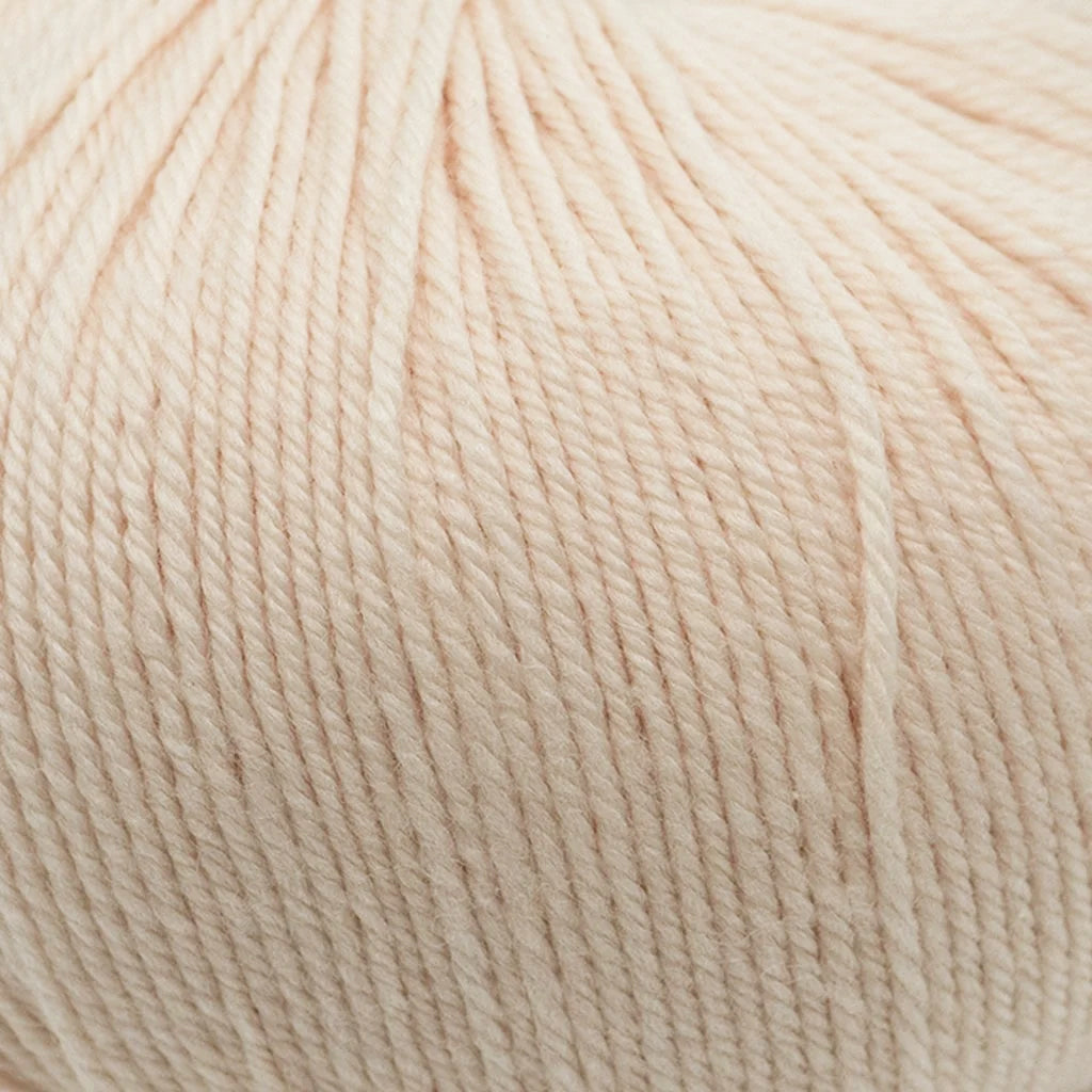 Cascade 220 Superwash - Winter White (Color #910A) - Dye Lot 7K5692